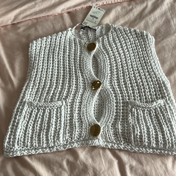 Zara chunky knit vest with gold buttons - Picture 4 of 6